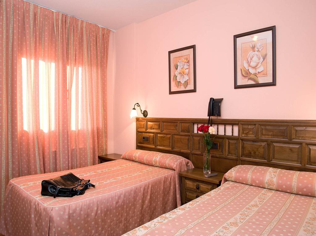 Hotel Rural "Victoria" Humanes Room photo